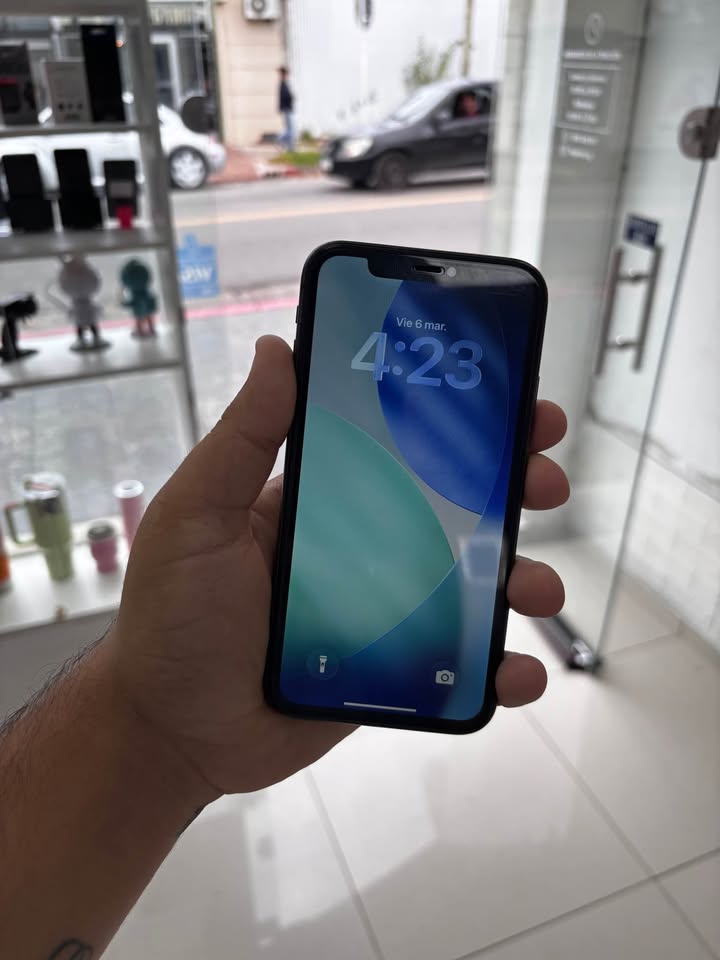 iPhone 11 de 64gb línea antel 🔋87% 3 meses de garantía
